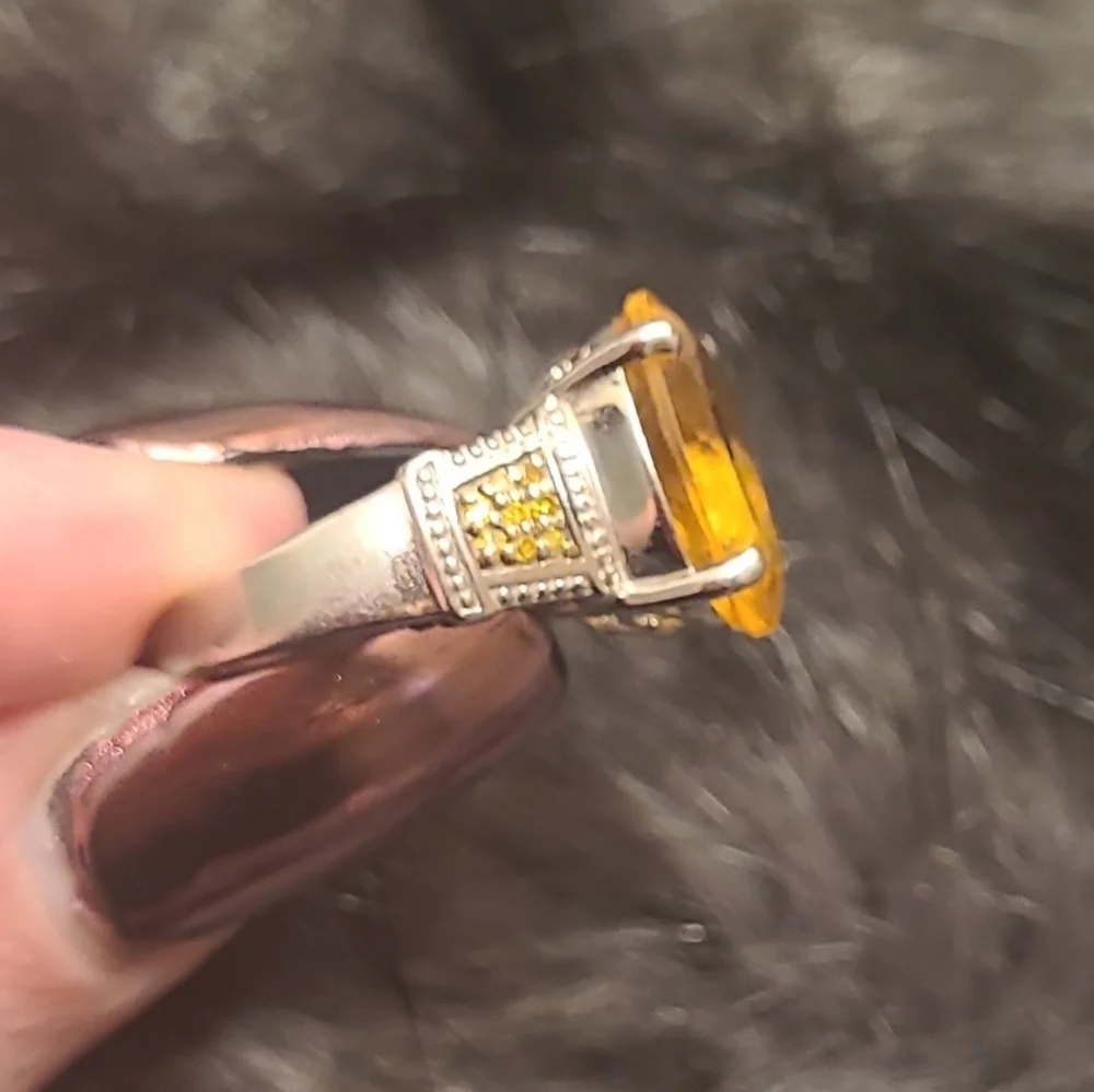 Redvelvetrebel 24ct oval